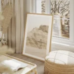 affiche de falaises de gres beige avec des couches horizontales et une echelle r salon beige.webp