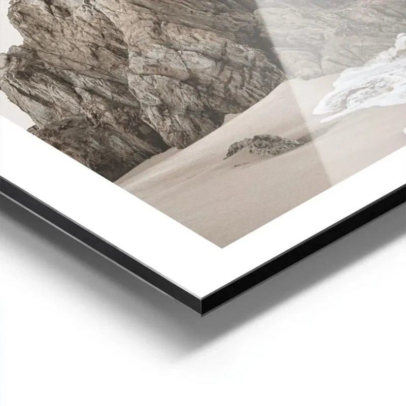 affiche de falaises rocheuses sur une plage au coucher du soleil avec la lune vi aluminium.webp