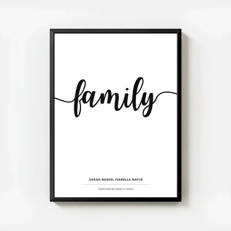 affiche de famille personnalisee avec le mot family en noir et une typographie m avec cadre.webp