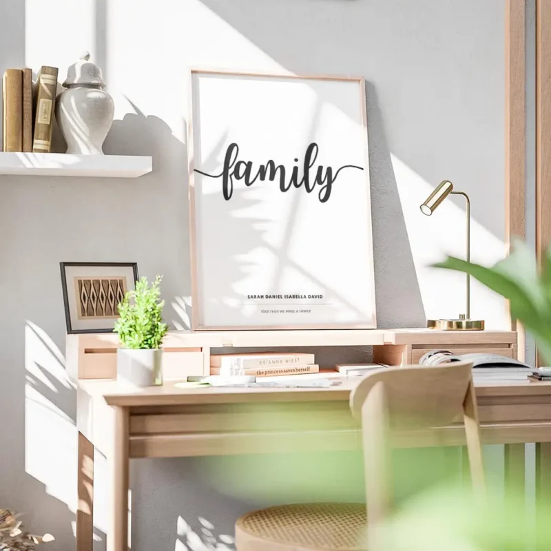 affiche de famille personnalisee avec le mot family en noir et une typographie m bureau.webp