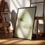 affiche de feuilles de ginkgo vertes avec des gouttes deau sur un fond apaisant encadre.webp