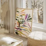 affiche de feuilles de palmier aux couleurs vives dans des tons de rose jaune ve salon beige.webp