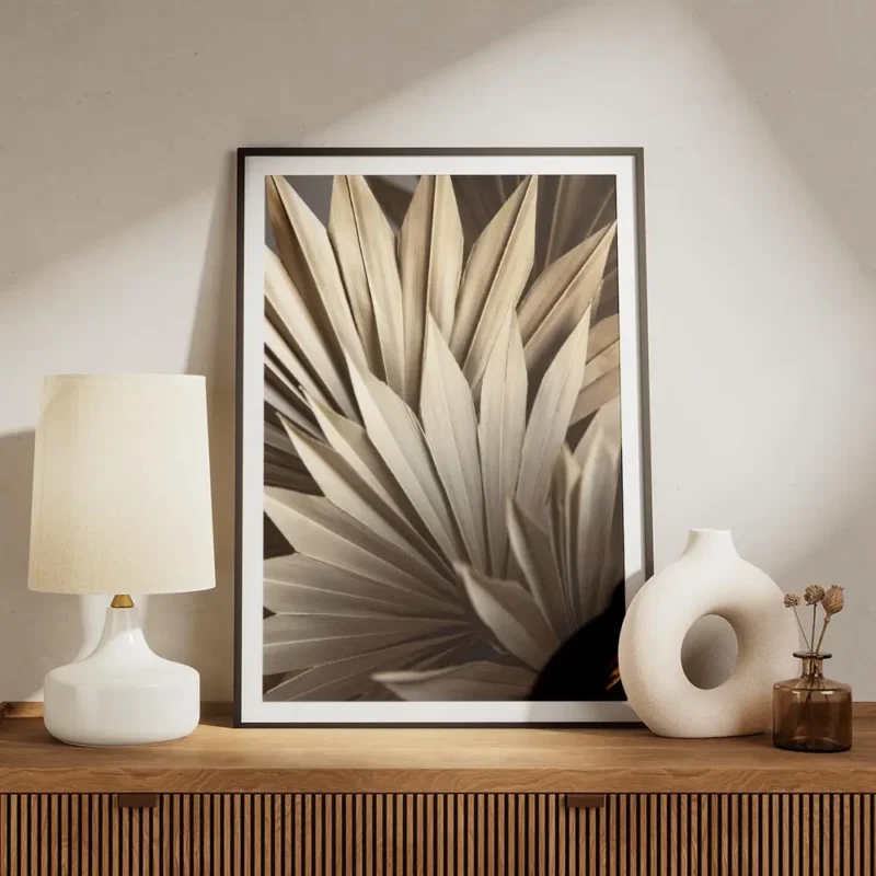 affiche de feuilles de palmier seche beige et marron clair meuble.webp
