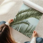 affiche de feuilles de palmier tropicales vertes luxuriantes sur fond clair ecla en rouleau.webp