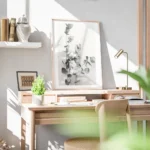 affiche de feuilles deucalyptus vertes sur fond gris clair photographie botaniqu bureau.webp