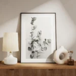 affiche de feuilles deucalyptus vertes sur fond gris clair photographie botaniqu meuble.webp