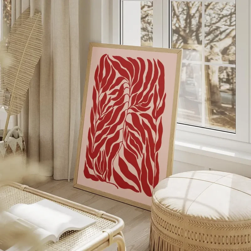 affiche de feuilles rouges sur fond rose motif graphique salon beige.webp