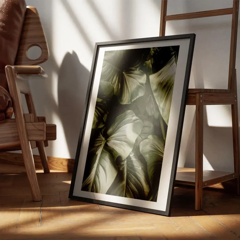 affiche de feuilles vert fonce aux nervures apparentes pour une decoration botan encadre.webp