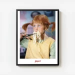 affiche de fifi brindacier mangeant des spaghetti colores avec des ciseaux typog avec cadre.webp