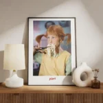 affiche de fifi brindacier mangeant des spaghetti colores avec des ciseaux typog meuble.webp