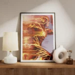 affiche de flash super heros courant laissant des trainees de lumiere oranges et meuble.webp