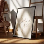 affiche de fleur beige clair sechee en gros plan avec des lignes foncees sur les encadre.webp