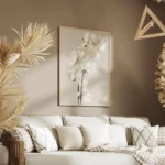 affiche de fleur blanche delicate avec tige verte sur fond beige clair salon.webp