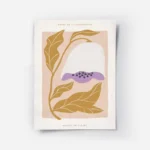 affiche de fleur blanche et lilas a feuilles jaunes sur fond rose clair typograp.webp