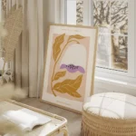affiche de fleur blanche et lilas a feuilles jaunes sur fond rose clair typograp salon beige.webp