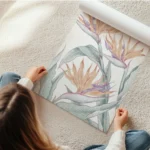 affiche de fleur oiseau de paradis avec des fleurs oranges et violettes sur fond en rouleau.webp