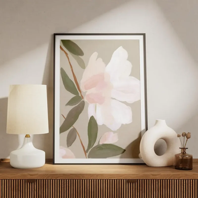 affiche de fleur rose pale et blanche sur une branche style coup de pinceau pein meuble.webp