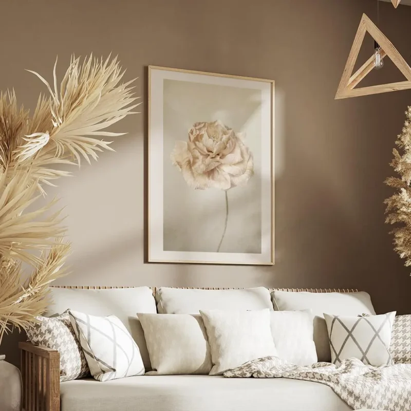 affiche de fleur rose pale vintage petales delicats sur fond texture beige salon.webp