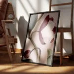 affiche de fleur violette avec des branches vertes sur fond rose clair style pei encadre.webp