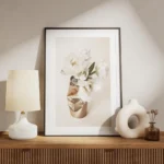 affiche de fleurs blanches dans une canette doree froissee sur un fond beige cla meuble.webp