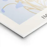 affiche de fleurs bleues et tiges marron sur fond bleu clair avec le texte fleur lightpanel.webp