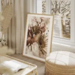 affiche de fleurs dautomne marron blanches et roses avec des feuilles vertes sty salon beige.webp