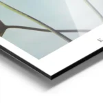 affiche de fleurs de lotus roses a tige verte sur fond bleu ciel par ogawa kazum aluminium.webp