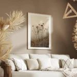 affiche de fleurs fanees et de vegetation seche sur fond clair avec une bordure salon.webp