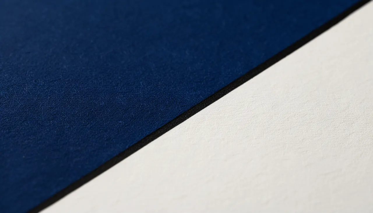 Texture papier ukiyo-e macro Détail macro d'une affiche japonaise ukiyo-e montrant la texture du papier et l'encre indigo